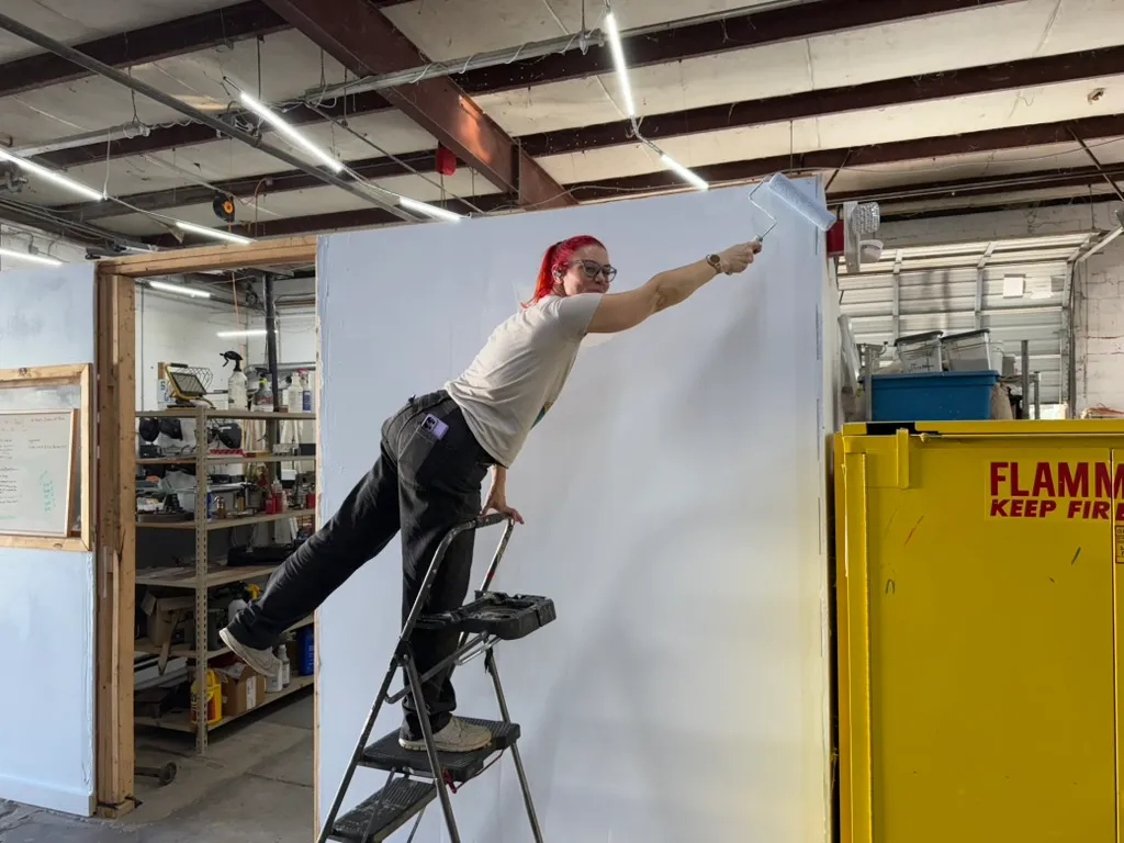 Painting Interior Wall White With Roller